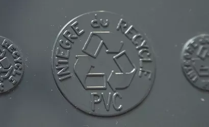 intègre du PVC logo